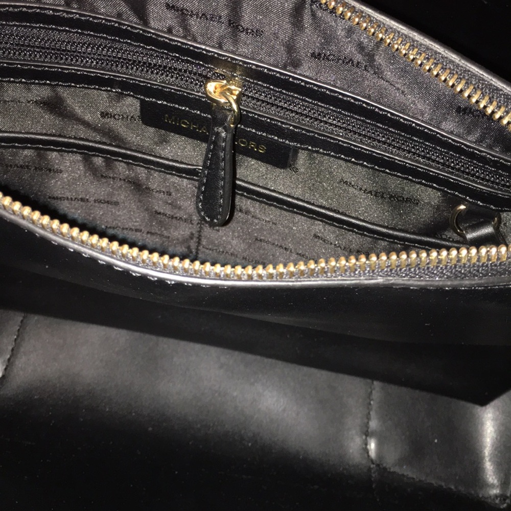 🔥Sale🔥 Beautiful Black Large MK Mercer Center tote..used once..like new - Picture 3 of 6
